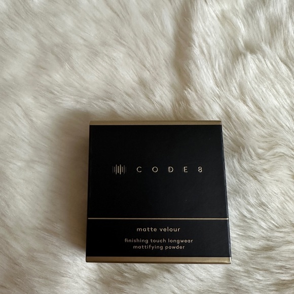 CODE8 Matte Velour Mattifying powder - Picture 5 of 10